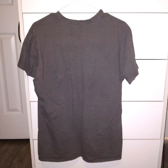 3/$15 Disney Gray Epcot / Dragon T-Shirt - Unisex Size Large - Picture 2 of 4